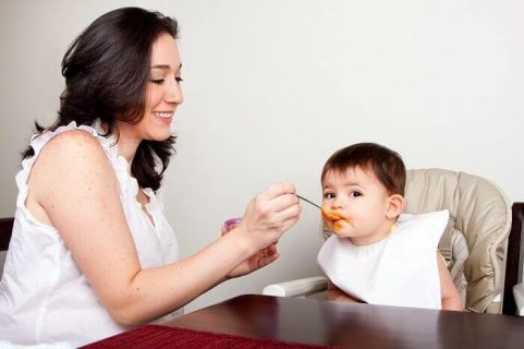 Bé 6 tháng tuổi ăn dặm mấy bữa 1 ngày